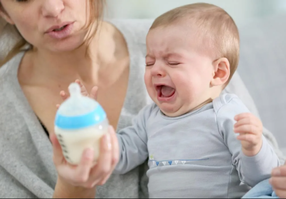 Trẻ Sơ Sinh Bị Nấc Cục a