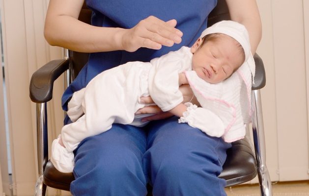 Trẻ Sơ Sinh Bị Nấc Cục d